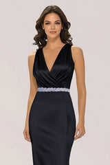 V Neck Sheath Black Mother of the Bride Dress with Rhinestone Belt